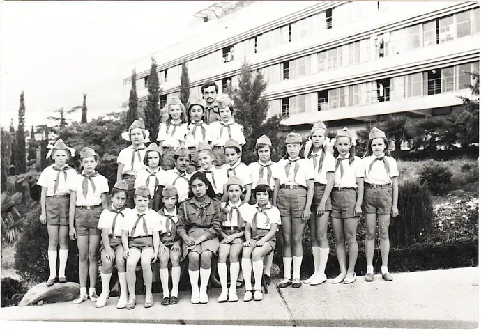 девочки 10 отряда (Лена третья в среднем ряду справа-налево)